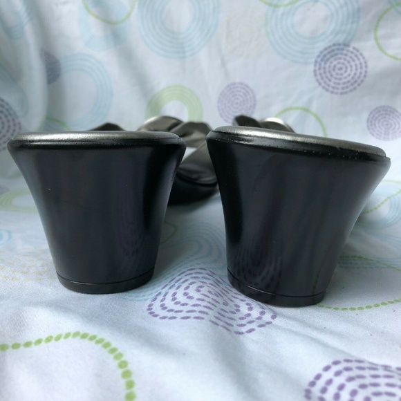 Italian Shoemakers Criss Cross Strap Wedge Sandals - Picture 8 of 8